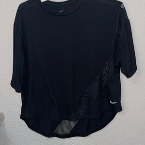 NIKE DRI-FIT OVERSIZED TEE W// MESH
